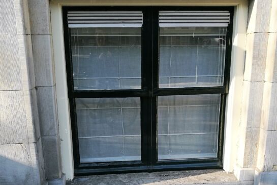 Ventilatieroosters in het glas