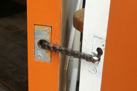 Ingebouwde deurdranger