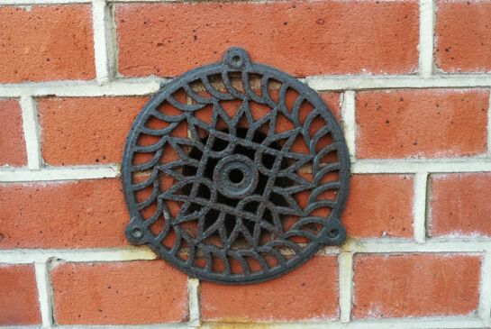 Ventilatierooster in gevel