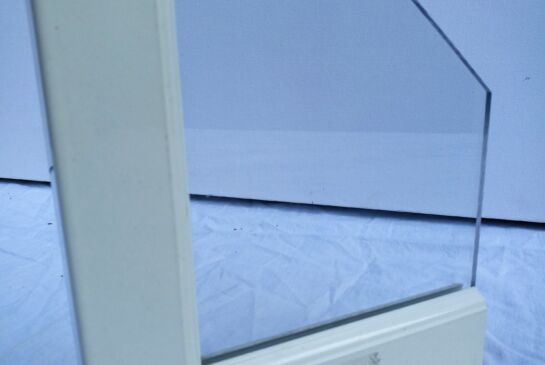 Glas met warmte reflecterende folie
